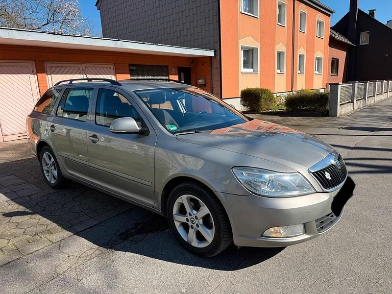 Gebraucht Skoda Octavia 110 PS (80 kW) 2013 Gold Kombi