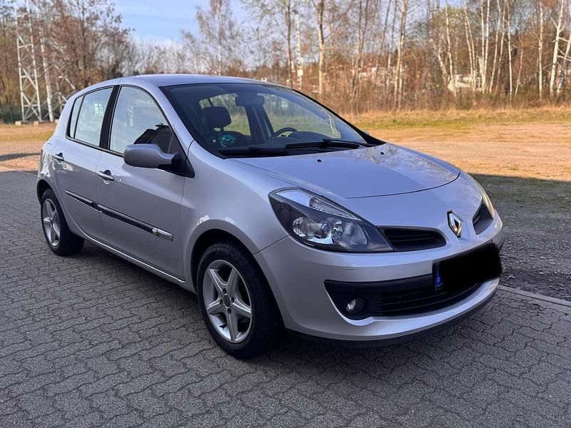 Gebraucht Renault Clio II 75 PS (55 kW) 2008 Silber Kleinwagen