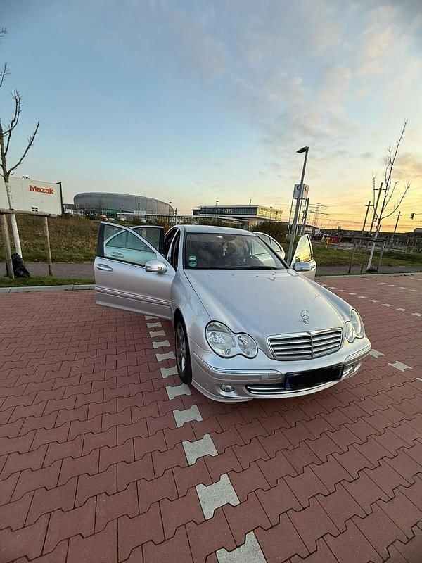 Silber Gebraucht 2006 Mercedes C220 Limousine | 4.000 € (Guter Preis) - Bild 1/4
