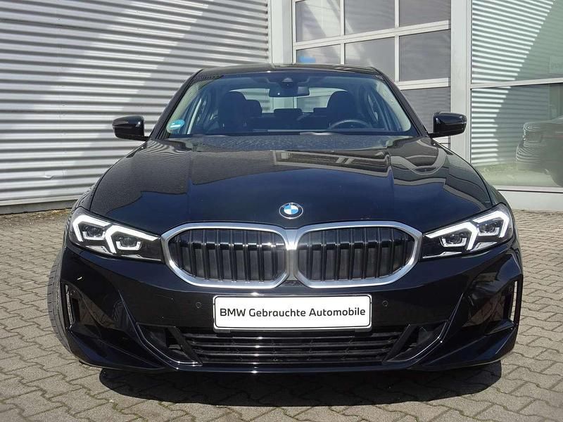 Gebraucht BMW 320 184 PS (135 kW) 2023 Schwarz uni Limousine