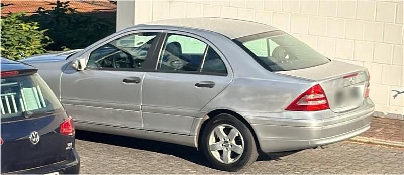 Gebraucht Mercedes C180 145 PS (106 kW) 2003 Silber Limousine