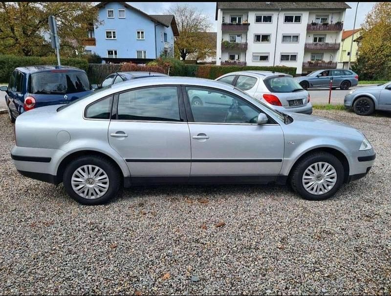 Gebraucht VW Passat 102 PS (75 kW) 2001 Silber Limousine