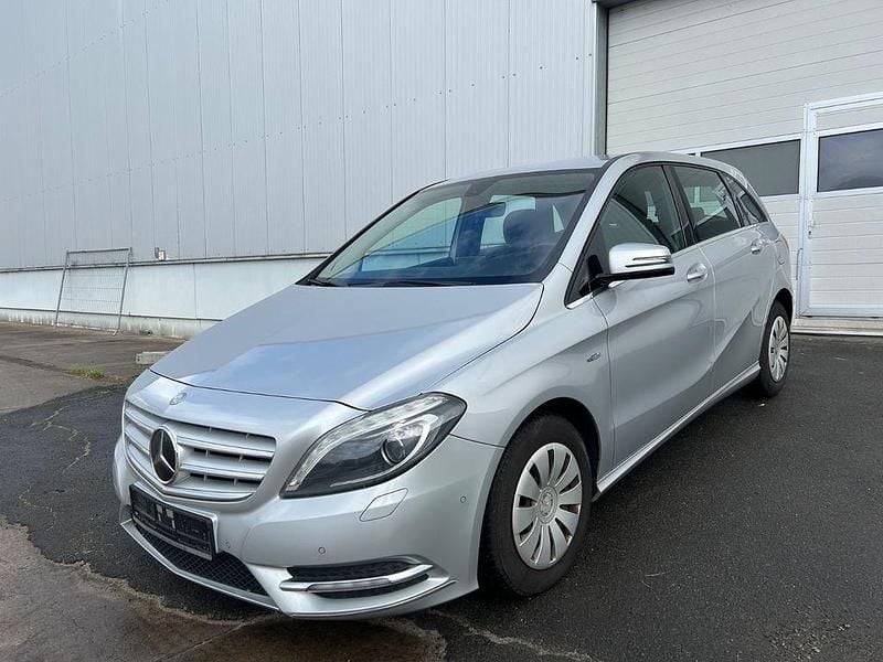 Gebraucht Mercedes B180 109 PS (80 kW) 2011 Silber Van / Kleinbus