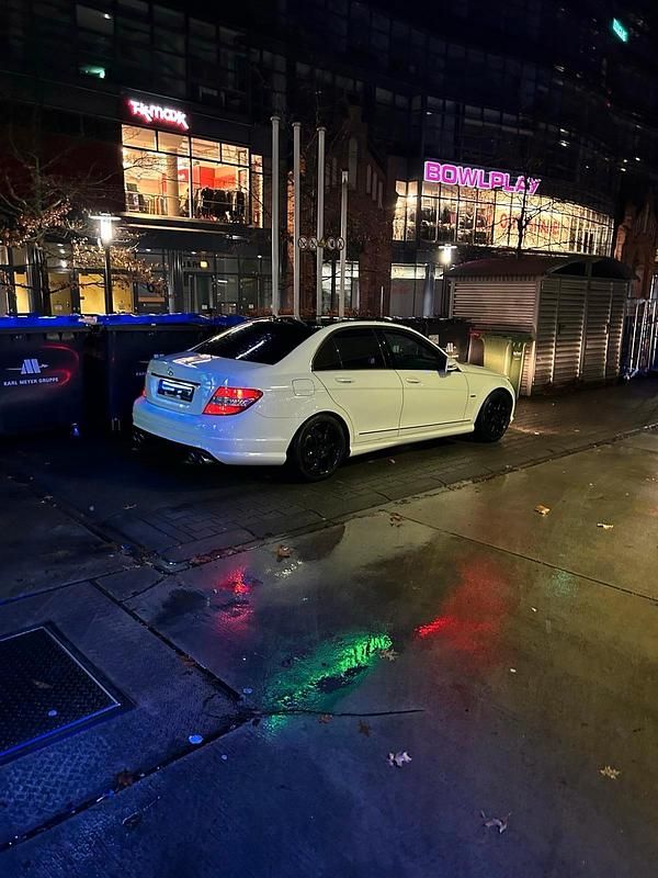 Weiß Gebraucht 2009 Mercedes C300 AMG Limousine | 7.500 € (Superpreis) - Bild 1/4