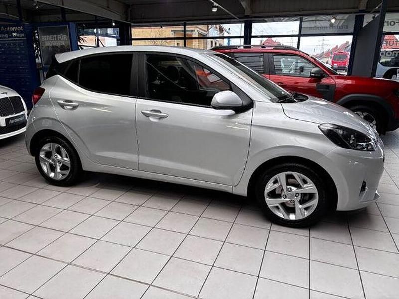 Gebraucht Hyundai i10 Style 67 PS (49 kW) 2020 Silber Kleinwagen