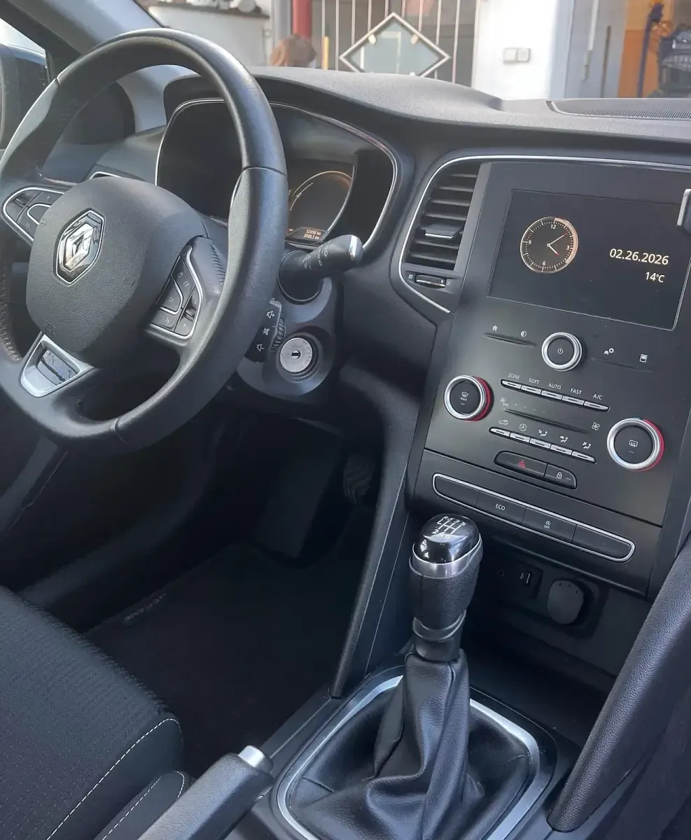 Używany Renault Mégane 131 KM (96 kW) 2017 Czarny Sedan/Limuzyna
