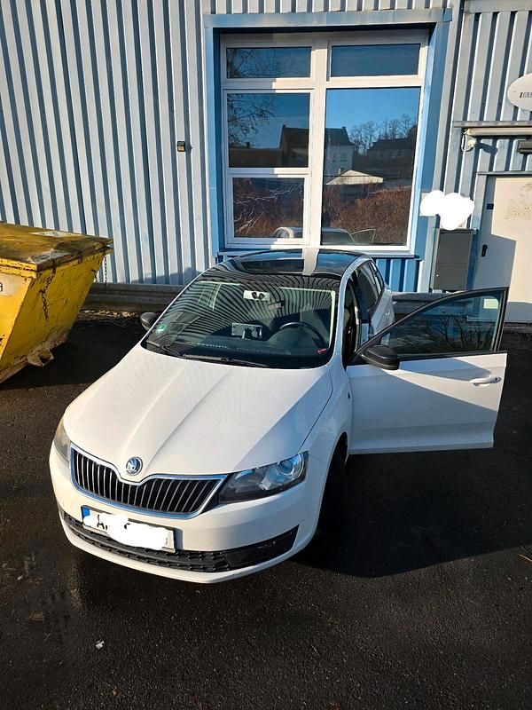 Gebraucht Skoda Rapid Active 86 PS (63 kW) 2014 Weiß Kleinwagen