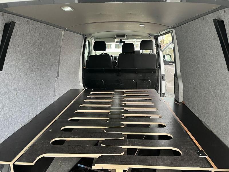 Gebraucht VW Transporter 150 PS (110 kW) 2018 Silber Van