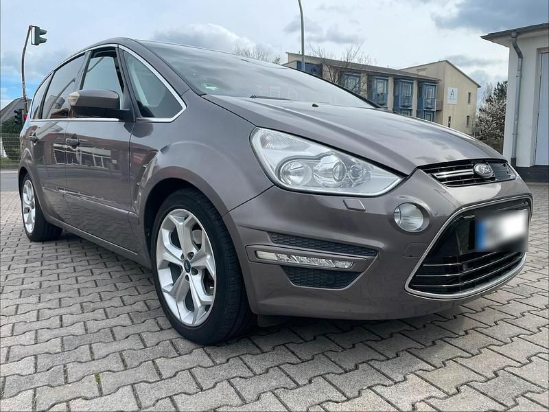 Gebraucht Ford S-MAX Titanium 200 PS (147 kW) 2012 Braun Van / Kleinbus