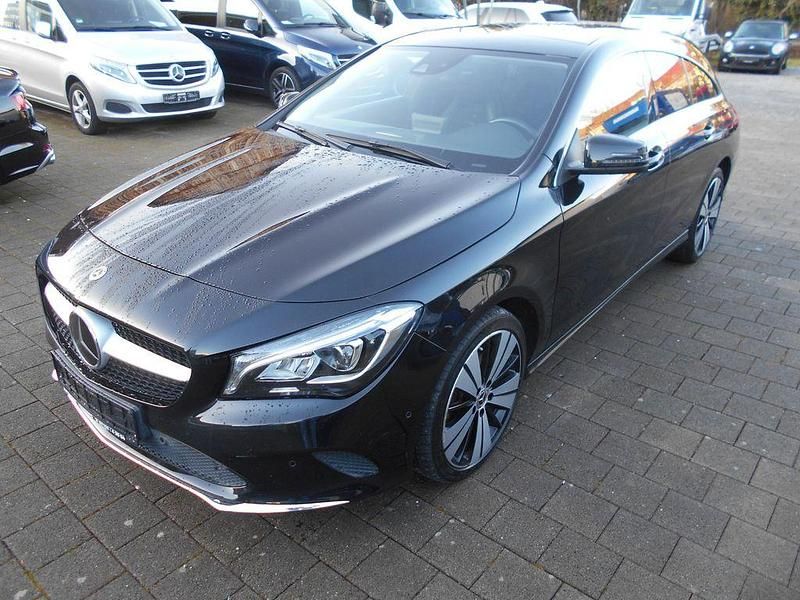 Kosmosschwarz Gebraucht 2018 Mercedes CLA220 Limousine | 19.790 € (Fairer Preis) - Bild 1/4