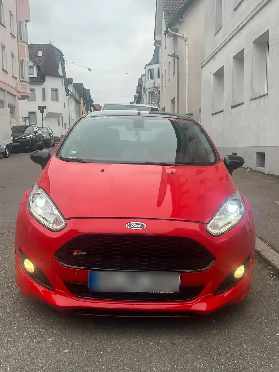 Gebraucht Ford Fiesta ST 140 PS (102 kW) 2015 Rot Kleinwagen