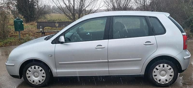 Gebraucht VW Polo 64 PS (47 kW) 2004 Silber Kleinwagen