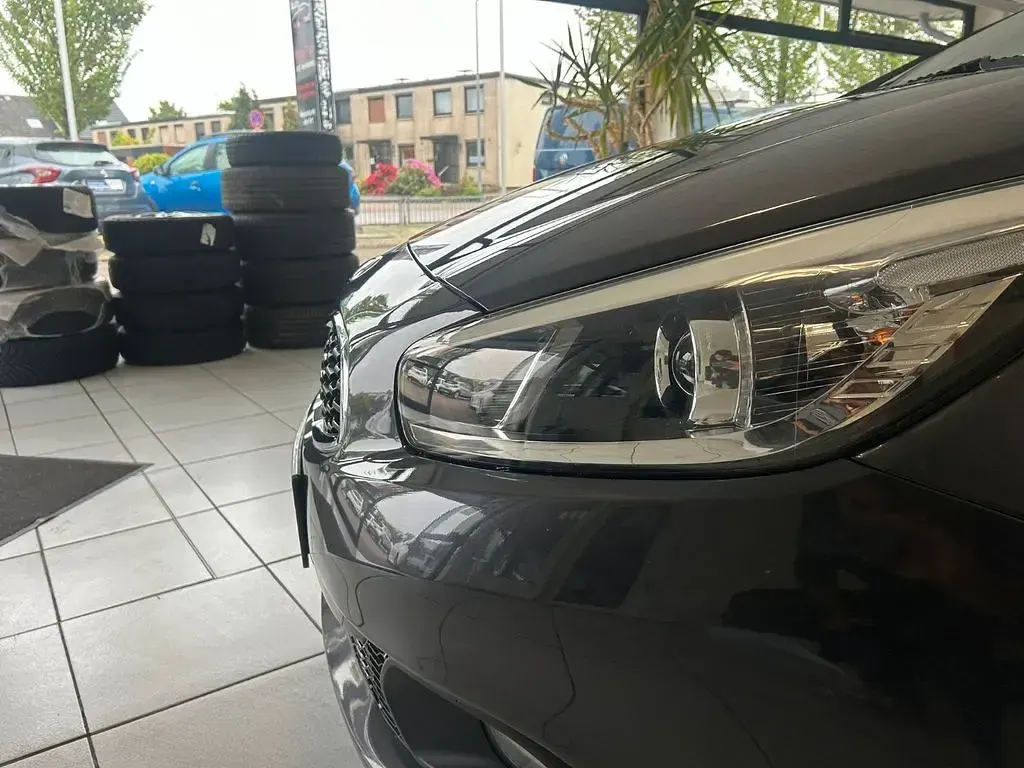 Używany Kia Ceed 99 KM (72 kW) 2014 Szary Hatchback