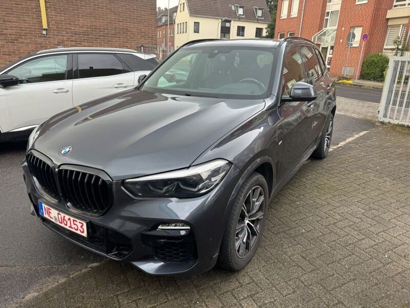 Arktikgrau brillanteffekt Gebraucht 2019 BMW X5 Shadowline SUV | 43.490 € (Teuer) - Bild 1/4