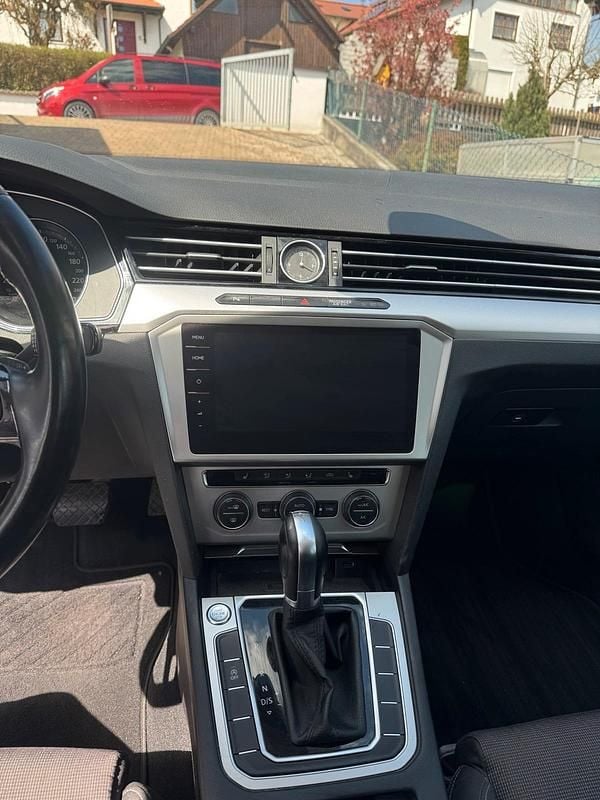 Second-hand VW Passat 120 CP (88 kW) 2019 Roșu Break