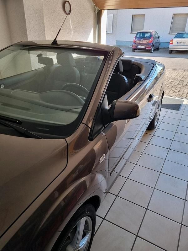 Gebraucht Ford Focus Cabriolet 107 PS (78 kW) 2007 Braun Cabrio