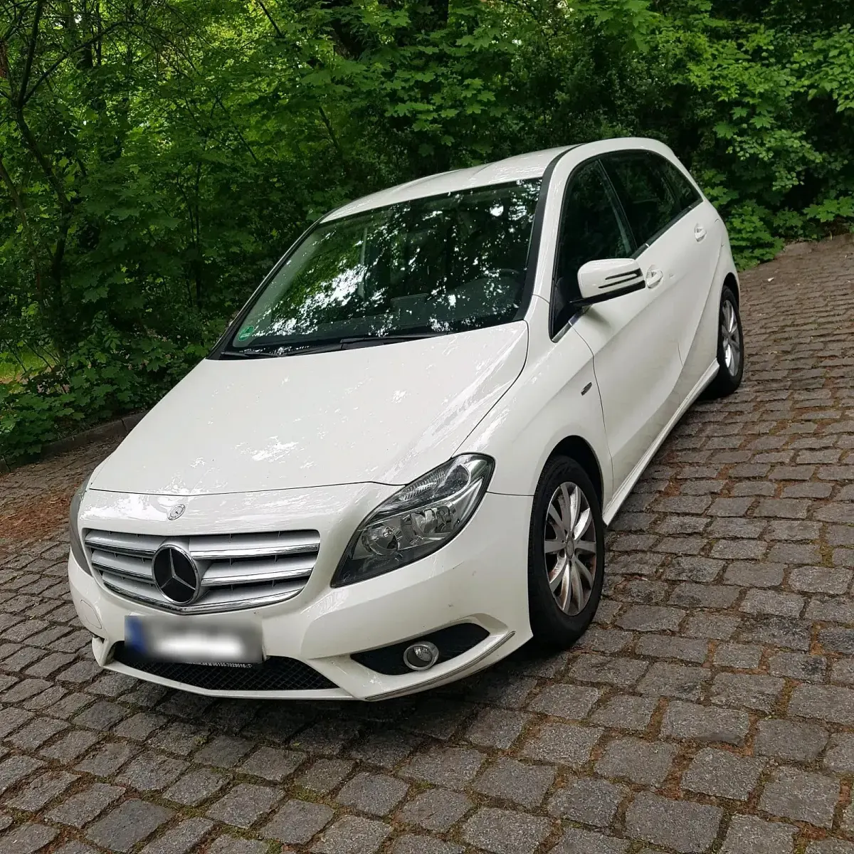 Gebraucht Mercedes B180 122 PS (89 kW) 2012 Weiß Van / Kleinbus