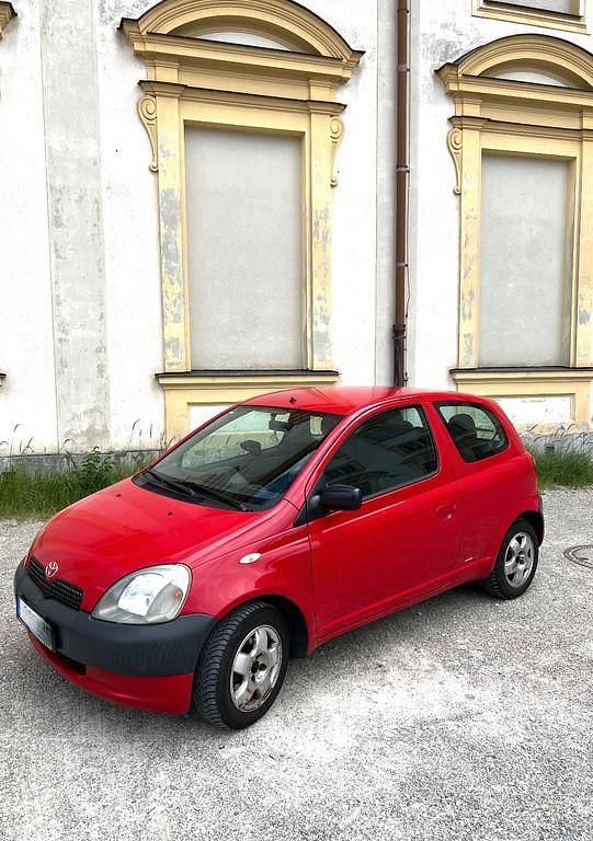 Rot Gebraucht 2002 Toyota Yaris Eco Limousine | 1.200 € (Fairer Preis) - Bild 1/4