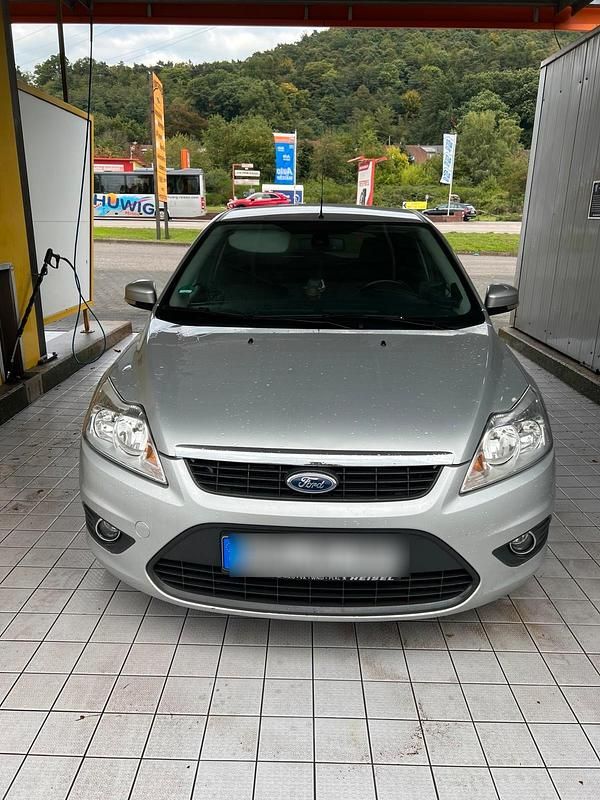 Grau Gebraucht 2010 Ford Focus Limousine | 3.800 € (Fairer Preis) - Bild 1/4