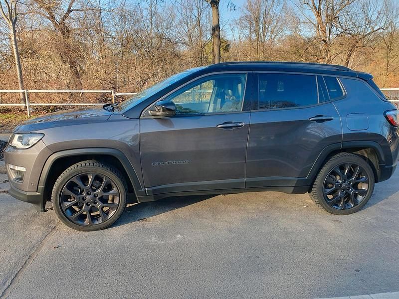 Gebraucht Jeep Compass 179 PS (131 kW) 2021 Grau SUV