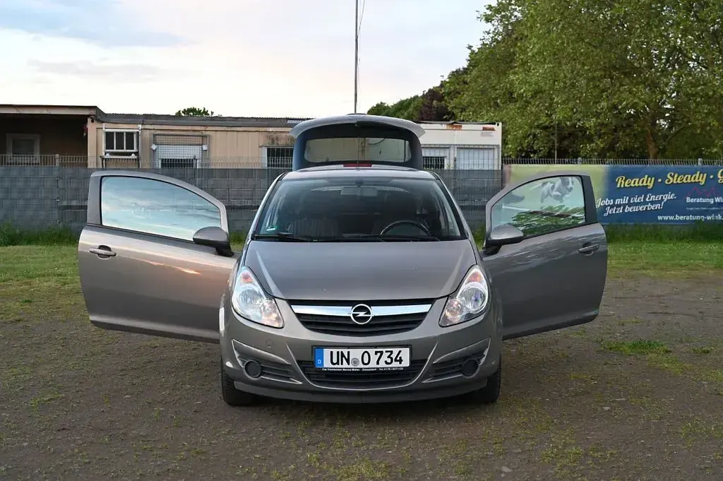 Używany Opel Corsa Edition 87 KM (63 kW) 2010 Szary Hatchback