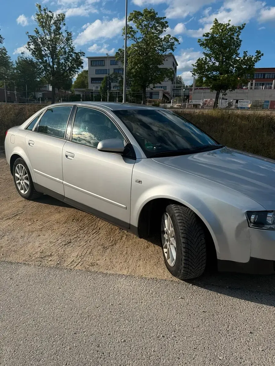 Gebraucht Audi A4 130 PS (95 kW) 2004 Silber Limousine