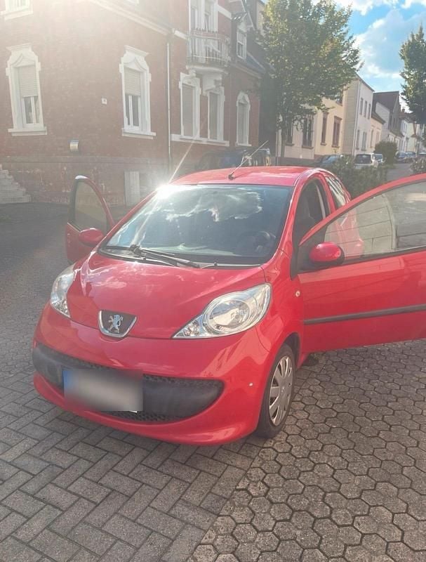 Rot Gebraucht 2006 Peugeot 107 Kleinwagen | 2.500 € (Teuer) - Bild 1/4