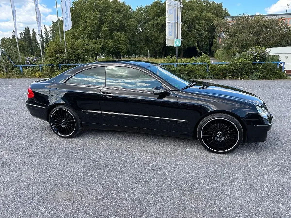 Gebraucht Mercedes CLK200 184 PS (135 kW) 2009 Schwarz Coupé