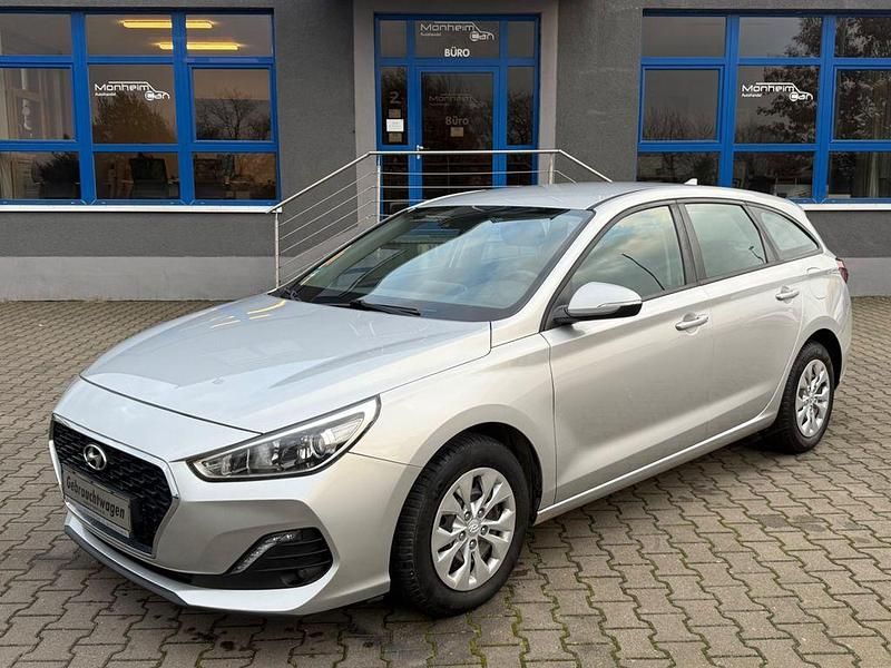 Silber Gebraucht 2018 Hyundai i30 Pure Kombi | 11.100 € (Fairer Preis) - Bild 1/4