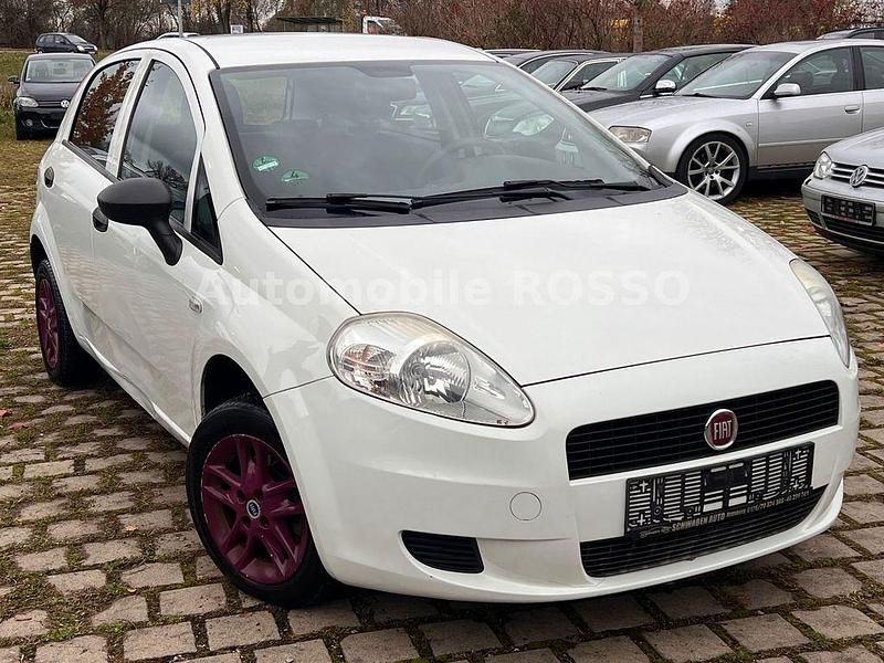 Weiß Gebraucht 2013 Fiat Punto Lounge Limousine | 3.790 € (Guter Preis) - Bild 1/4