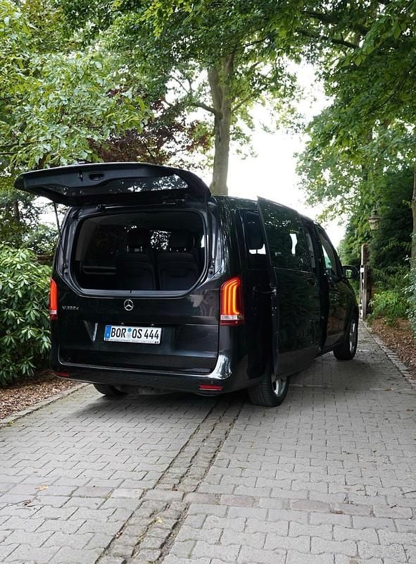 Schwarz Gebraucht 2019 Mercedes V300 Van / Kleinbus | 43.200 € - Bild 1/4