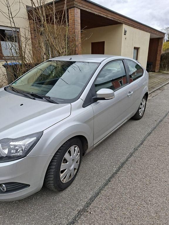 Gebraucht Ford Focus 101 PS (74 kW) 2010 Silber Limousine