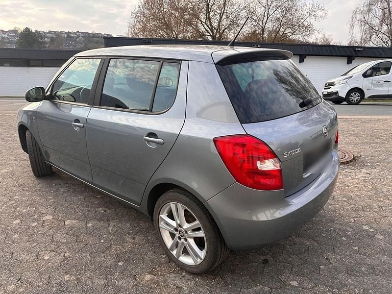 Gebraucht Skoda Fabia Active 90 PS (66 kW) 2013 Silber Kleinwagen
