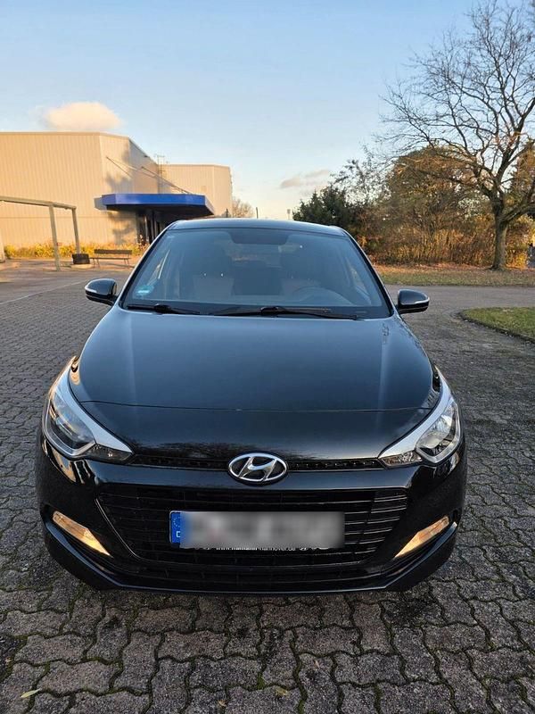 Schwarz Gebraucht 2018 Hyundai i20 Trend Kleinwagen | 8.390 € (Guter Preis) - Bild 1/4