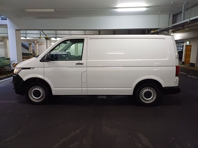 Gebraucht VW T6.1 150 PS (110 kW) 2021 Candyweiß Van