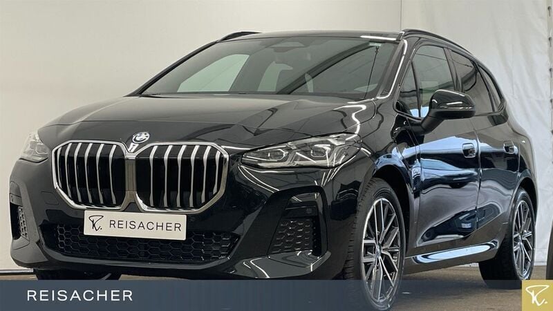 Schwarz Neu 2025 BMW 230e Active Tourer M Sport Van / Kleinbus | 52.995 € (Fairer Preis) - Bild 1/4