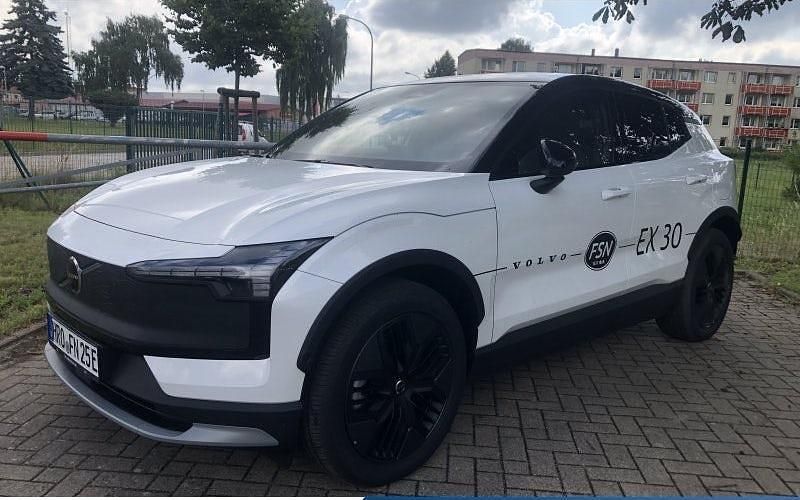 Weiß Neu 2025 Volvo EX30 Performance SUV | 50.636 € - Bild 1/1