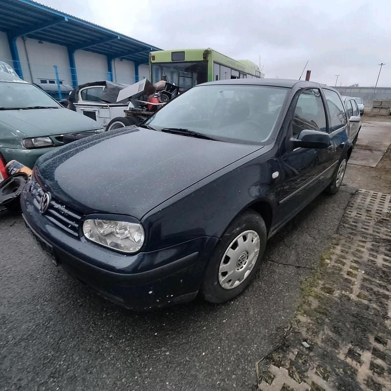 Gebraucht VW Golf IV 105 PS (77 kW) 2002 Blau Limousine