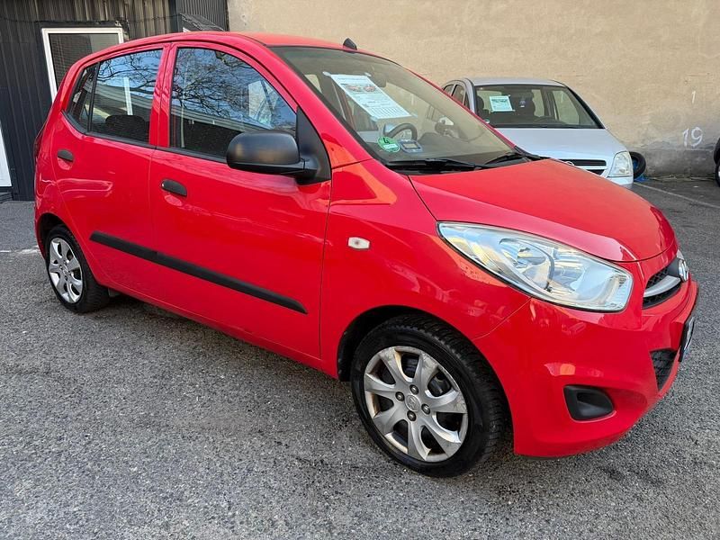 Gebraucht Hyundai i10 65 PS (47 kW) 2012 Rot Kleinwagen