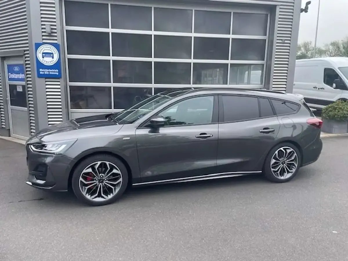 Gebraucht Ford Focus ST-Line X 155 PS (114 kW) 2025 Magneticgrau (metallic) Kombi
