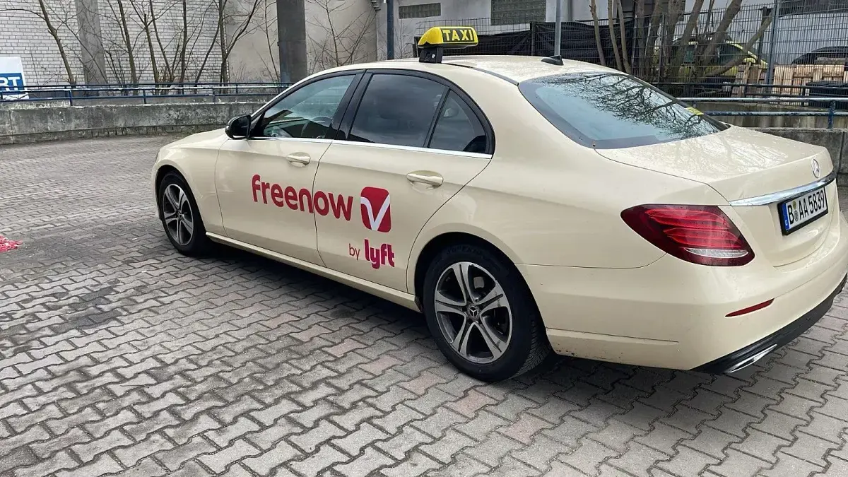 Gebraucht Mercedes E200 Premium 150 PS (110 kW) 2019 Gelb Limousine