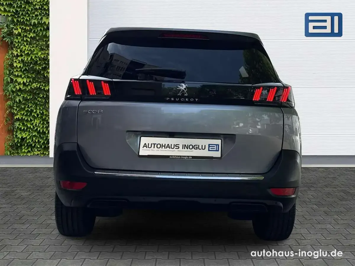 Gebraucht Peugeot 5008 Allure 131 PS (96 kW) 2024 Grau SUV