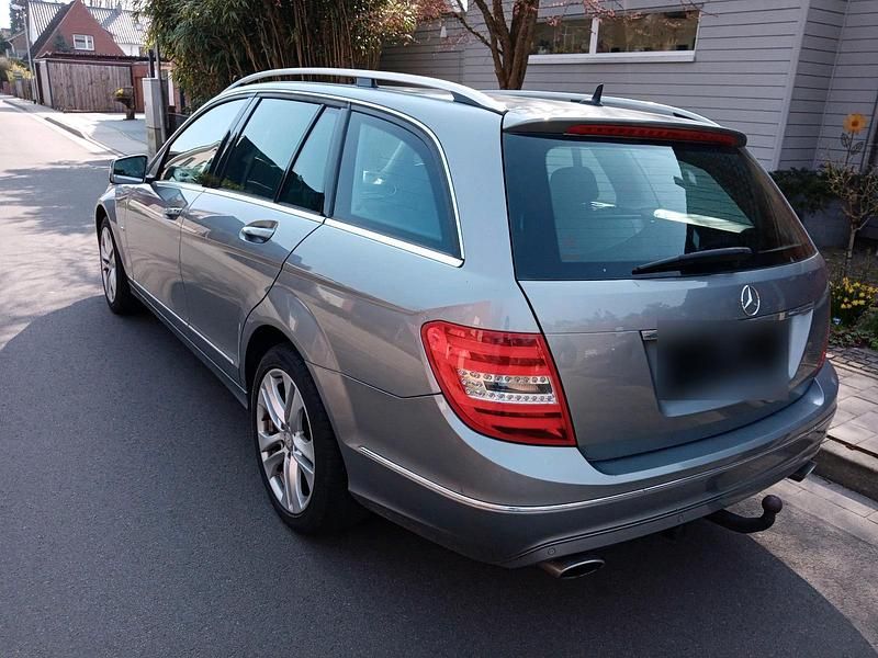 Gebraucht Mercedes C300 231 PS (169 kW) 2011 Grau Kombi