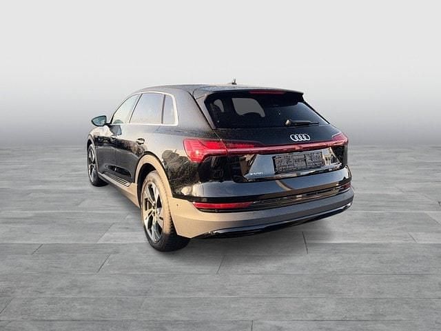 Second-hand Audi e-tron Basis 300 kW (408 CP) 2022 Negru SUV