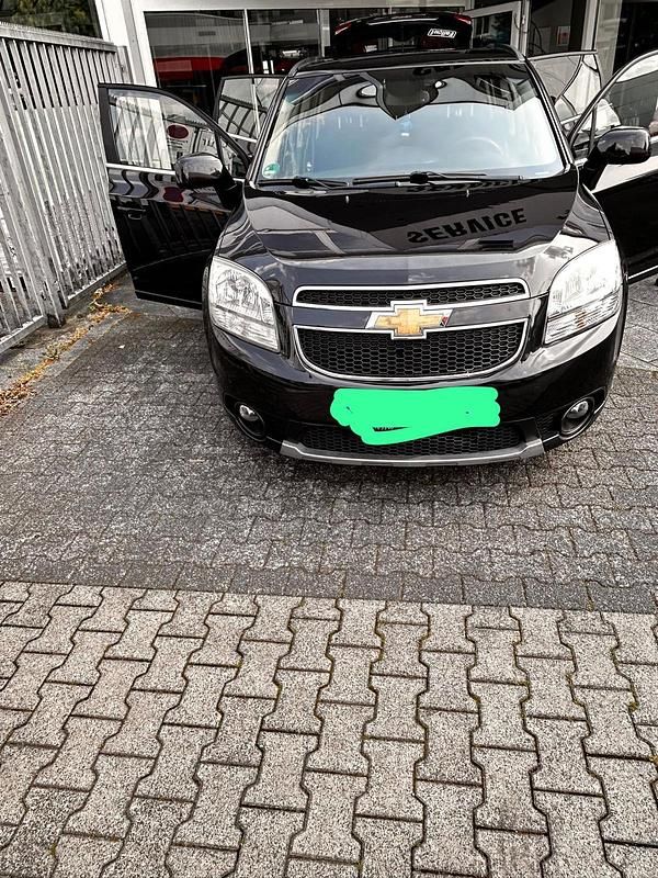 Schwarz Gebraucht 2011 Chevrolet Orlando Van / Kleinbus | 7.600 € (Etwas zu teuer) - Bild 1/4