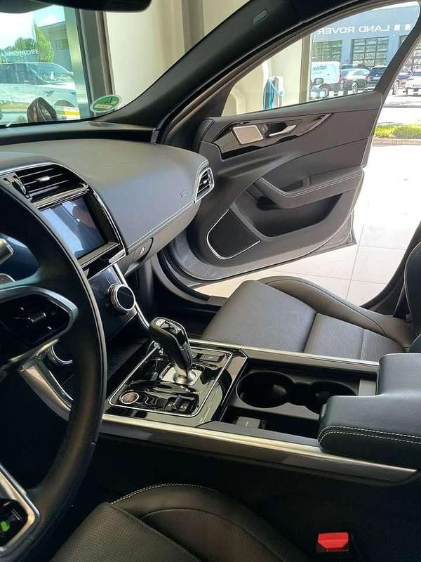 Gebraucht Jaguar XE R-Dynamic 250 PS (183 kW) 2022 Grau Limousine