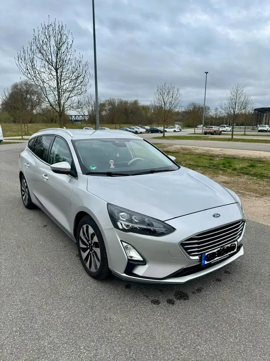 Używany Ford Focus Cool & Connect 120 KM (88 kW) 2019 Srebrny Kombi