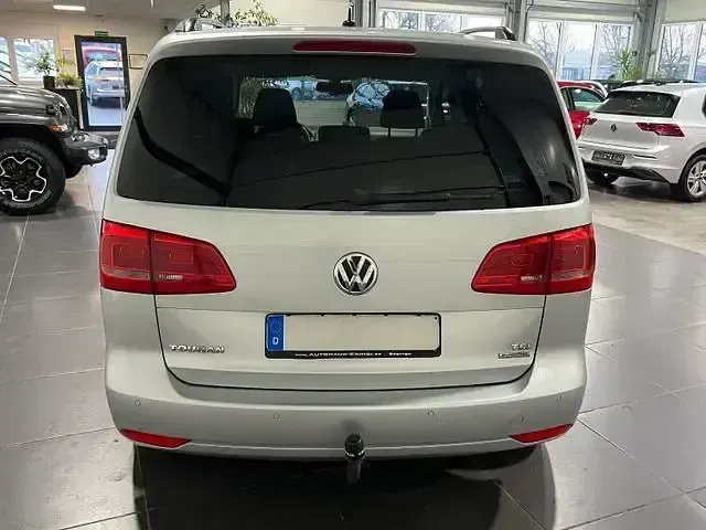 Gebraucht VW Touran 105 PS (77 kW) 2011 Silber Van / Kleinbus