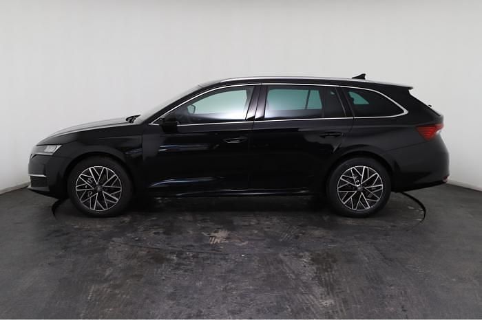 Neu Skoda Octavia Selection 150 PS (110 kW) 2025 Schwarz, magic black Kombi