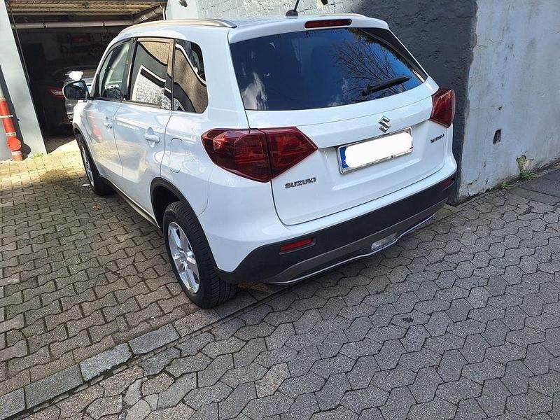 Gebraucht Suzuki Vitara Comfort 111 PS (81 kW) 2019 Weiß SUV